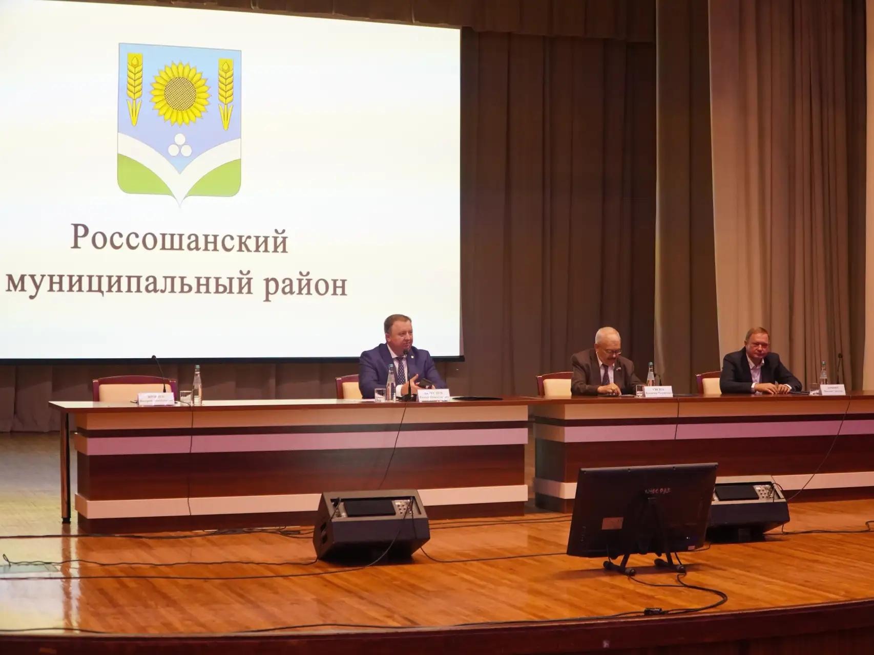 На планерке в администрации района.