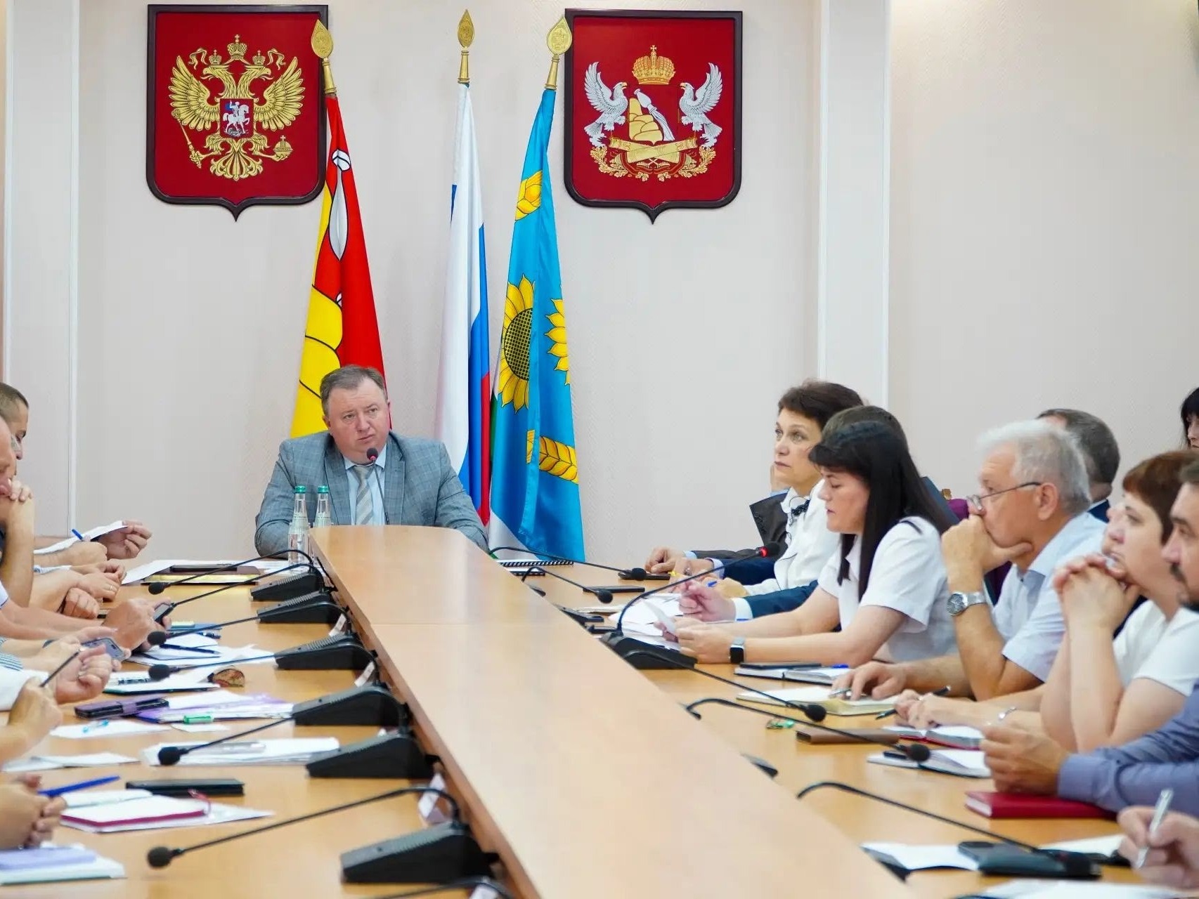 На планёрке в администрации.